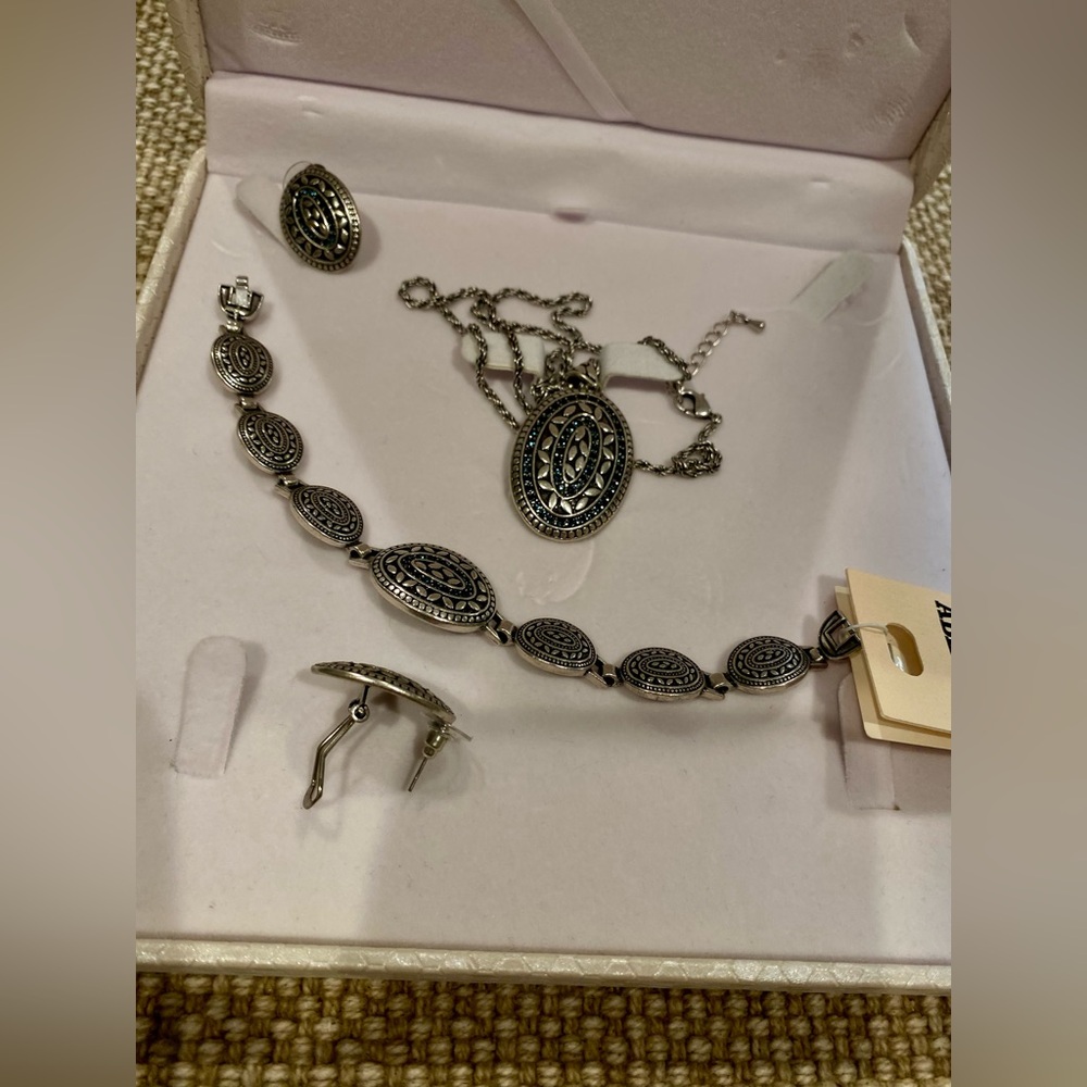 Abella Silver Necklace Elegant Jewelry set ( necklace, ring ,earrings, bracelet) - Picture 17 of 17
